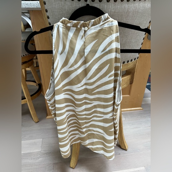 Ann Taylor Cream and Tan Zebra Striped Shirt -Size Medium Petite - Picture 8 of 16